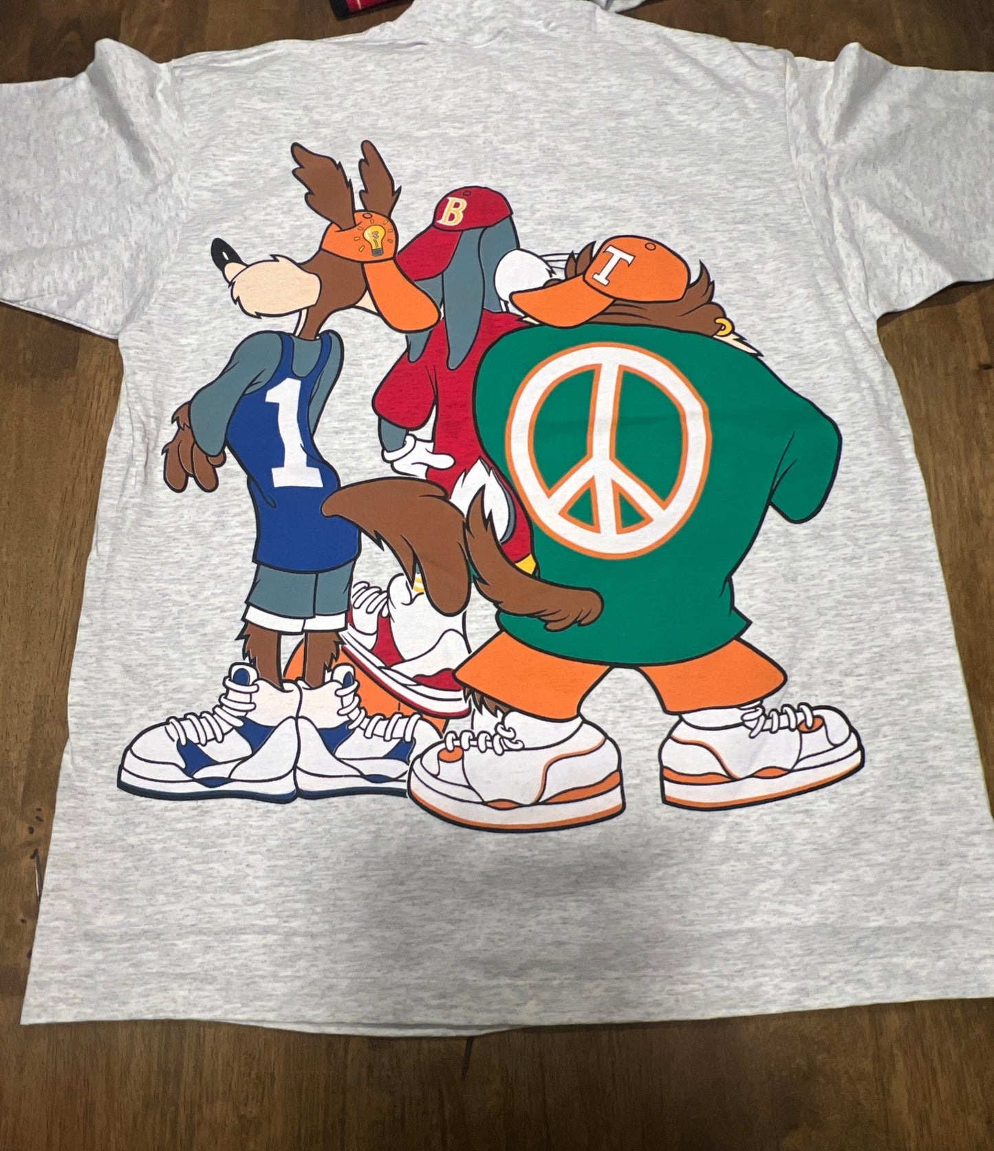 VTG 1993 Looney Tunes Bugs Bunny Taz Coyote Basketball Shirt Sz XL AOP