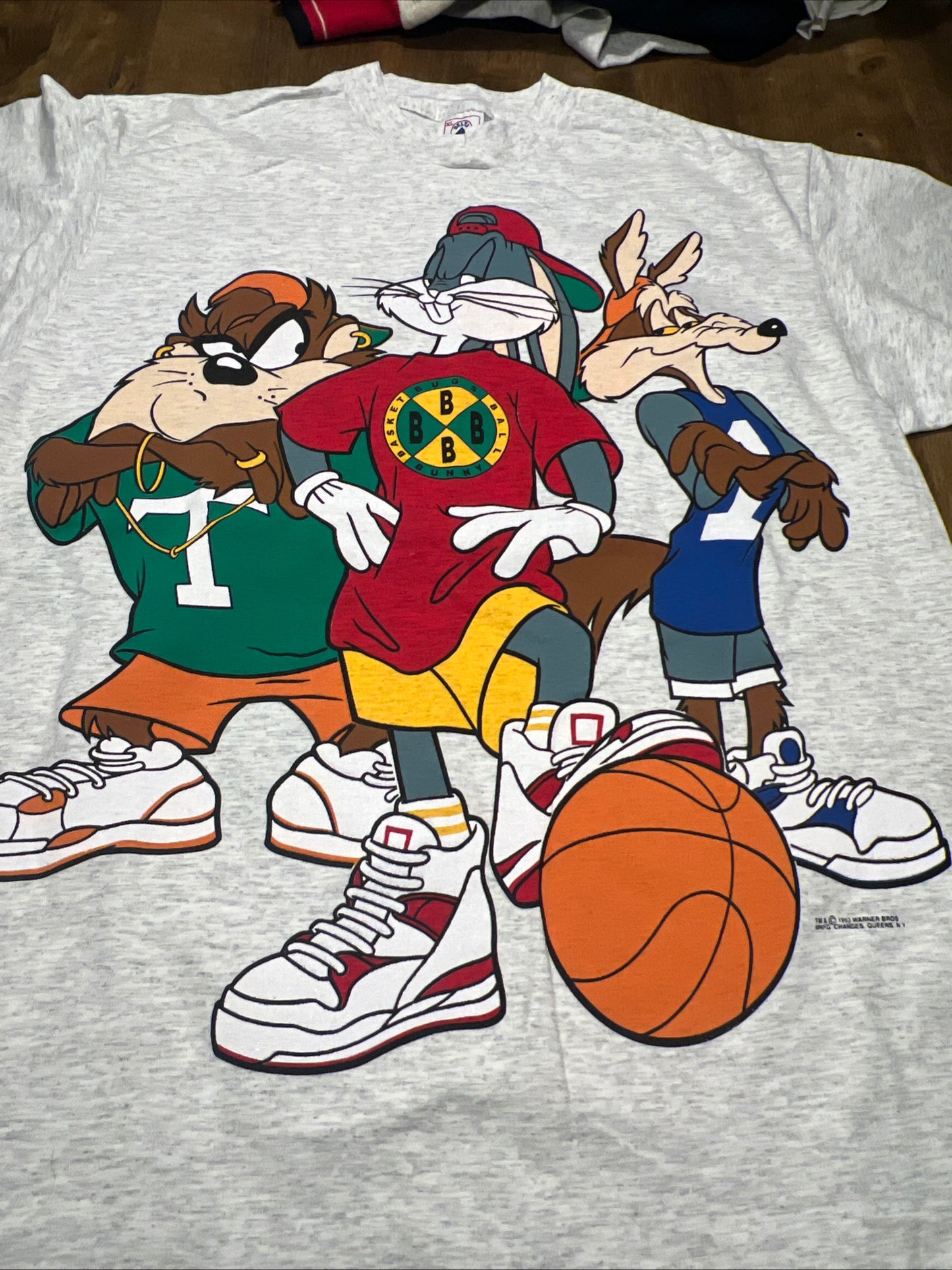 VTG 1993 Looney Tunes Bugs Bunny Taz Coyote Basketball Shirt Sz XL AOP