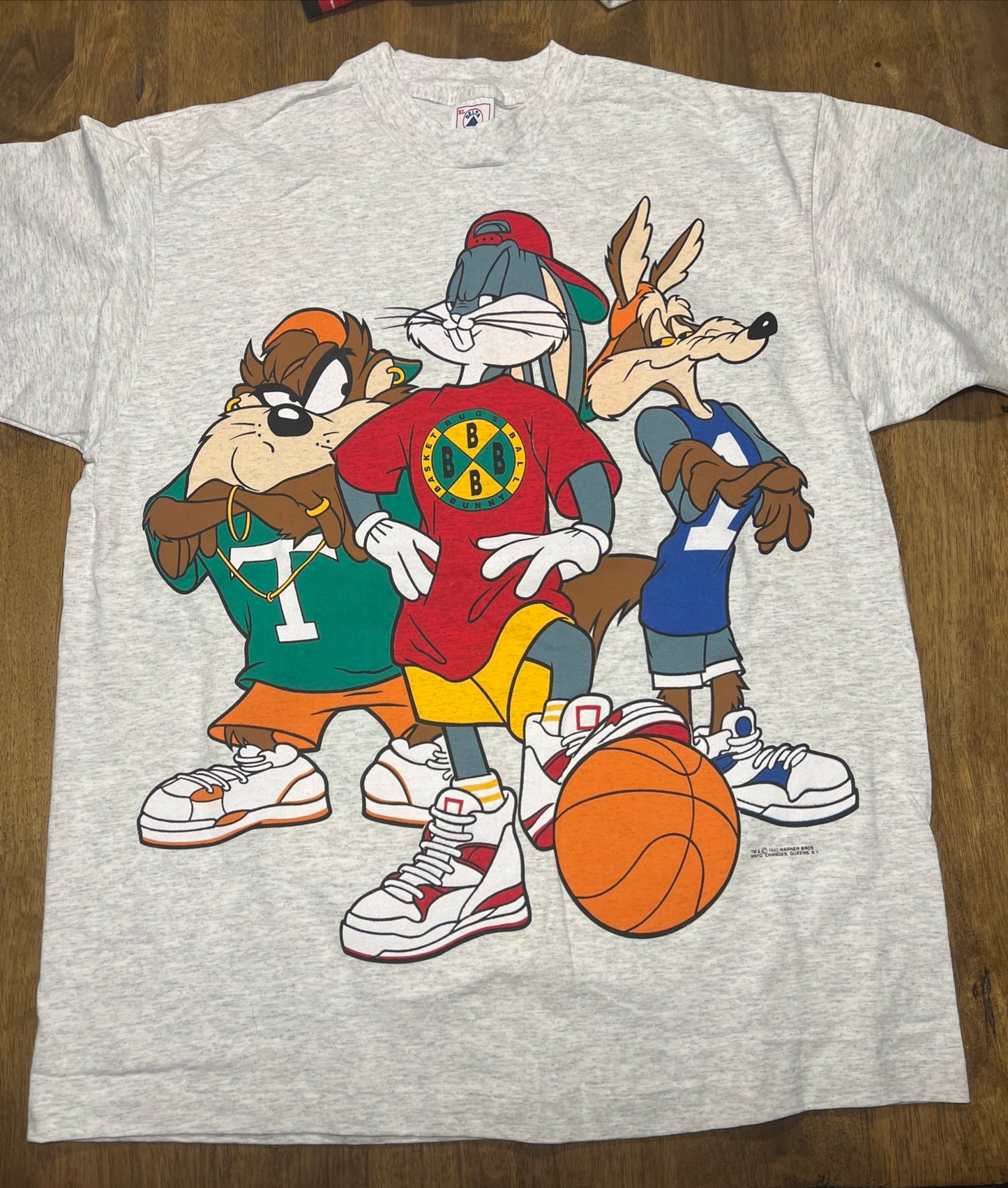 VTG 1993 Looney Tunes Bugs Bunny Taz Coyote Basketball Shirt Sz XL AOP